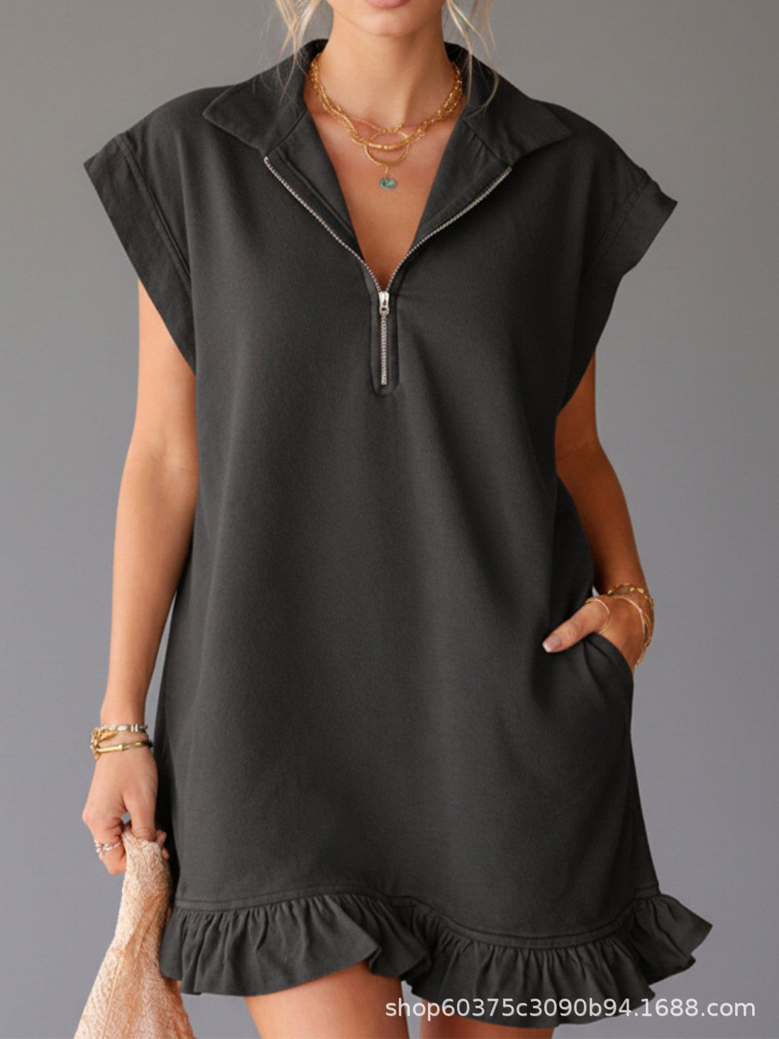 Confort Absolu : Robe Courte à Volants et Col Zippé – Lyros