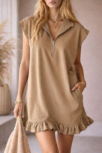 Confort Absolu : Robe Courte à Volants et Col Zippé – Lyros